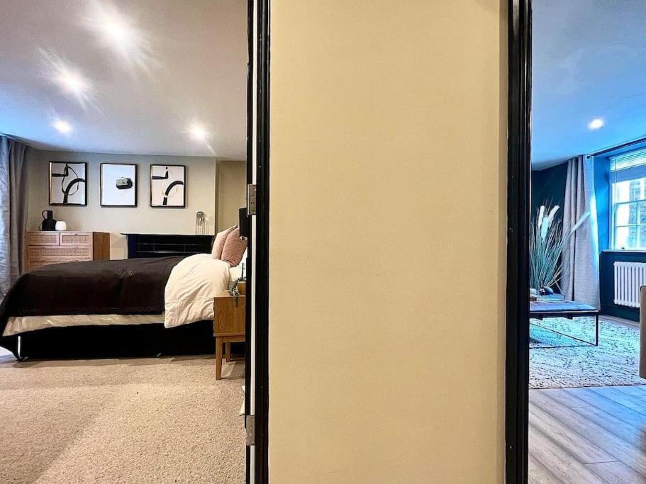 Fabulous Large Apartment In Great Location Bath Exterior photo