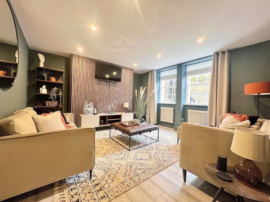 Fabulous Large Apartment In Great Location Bath Exterior photo